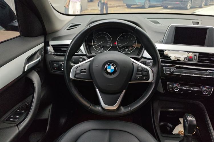 Used BMW X1 2018 sDrive18Li Fashion Model Steering Wheel
