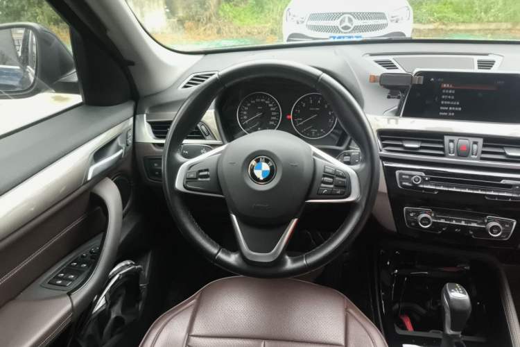 Used BMW X1 2018 xDrive20Li Luxury Edition Steering Wheel