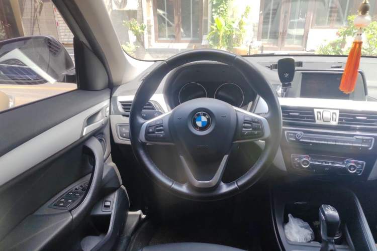 Used BMW X1 2018 sDrive20Li Leading Model Steering Wheel