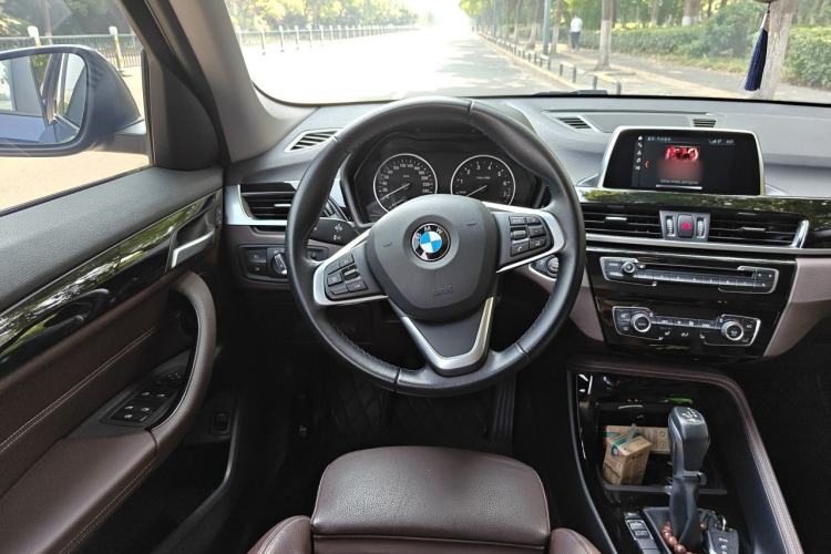 Used BMW X1 2018 xDrive20Li Luxury Edition Steering Wheel