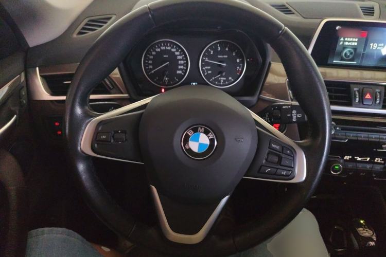 Used BMW X1 2018 xDrive20Li Luxury Edition Steering Wheel
