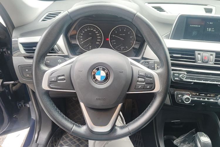 Used BMW X1 2018 sDrive18Li Fashion Model Steering Wheel
