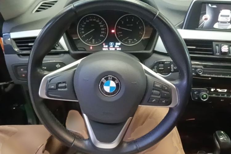 Used BMW X1 2018 sDrive18Li Fashion Model Steering Wheel