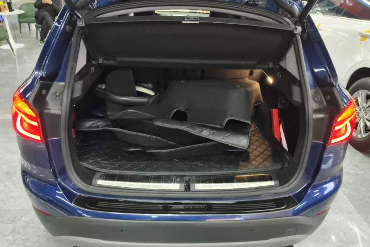 Used BMW X1 2018 sDrive20Li Leading Model Trunk