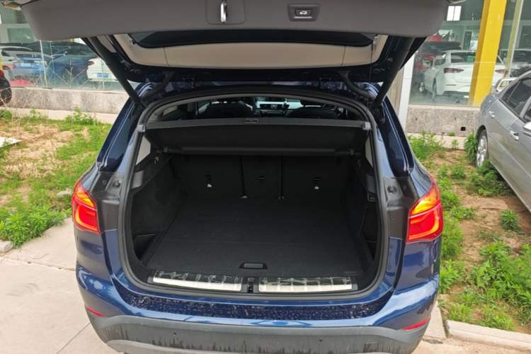 Used BMW X1 2018 sDrive20Li Leading Model Trunk