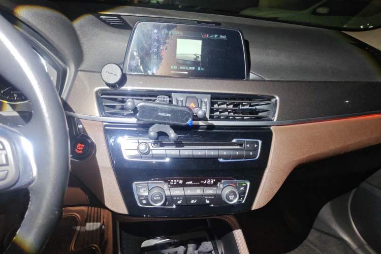Used BMW X1 2018 xDrive20Li Luxury Edition Audio And AC Panel
