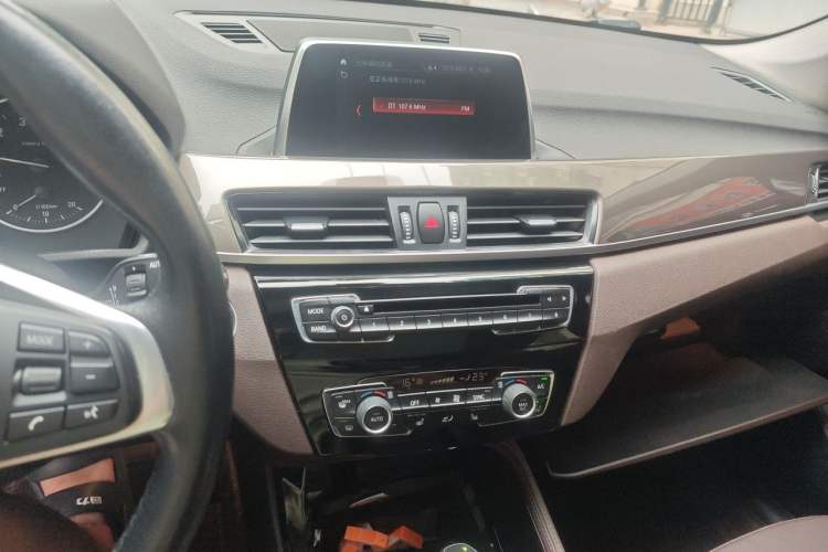 Used BMW X1 2018 xDrive20Li Luxury Edition Audio And AC Panel