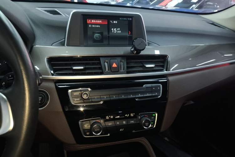 Used BMW X1 2018 sDrive18Li Luxury Model Audio And AC Panel