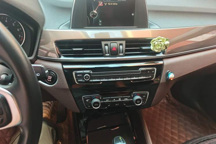 Used BMW X1 2018 sDrive18Li Luxury Model Audio And AC Panel