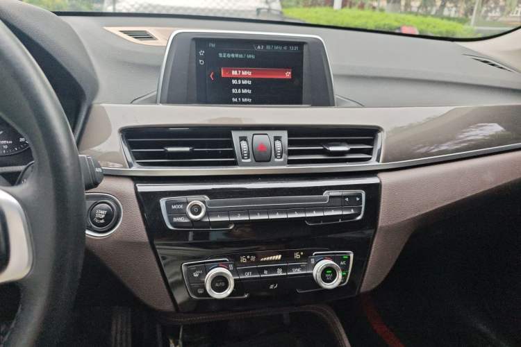 Used BMW X1 2018 sDrive18Li Luxury Model Audio And AC Panel