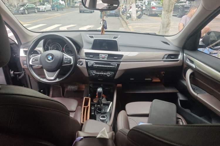 Used BMW X1 2018 xDrive20Li Luxury Edition Center Console