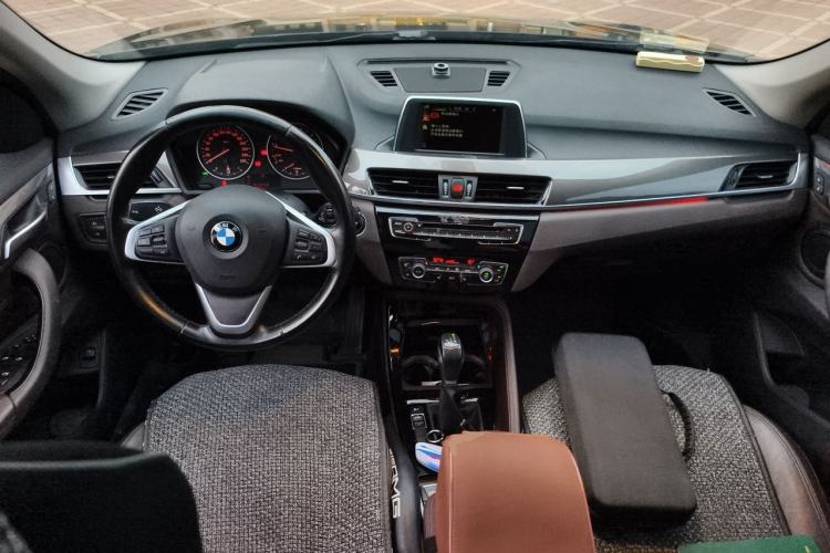 Used BMW X1 2018 xDrive20Li Luxury Edition Center Console