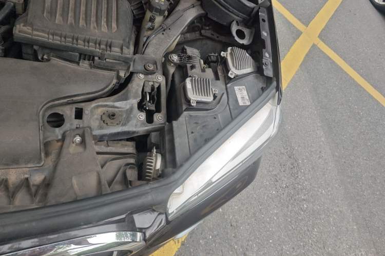 Used BMW X1 2018 xDrive20Li Luxury Edition Engine Bay Left