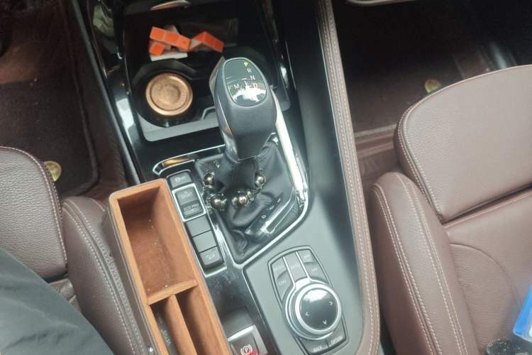 Used BMW X1 2018 xDrive20Li Luxury Edition Gear Lever