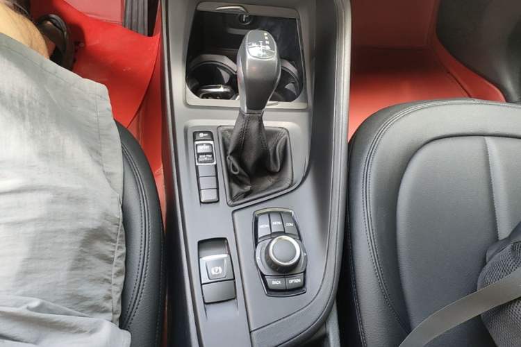 Used BMW X1 2018 sDrive20Li Leading Model Gear Lever
