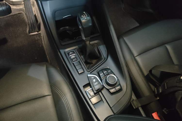 Used BMW X1 2018 sDrive20Li Leading Model Gear Lever