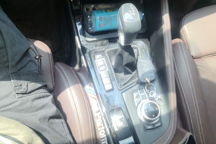 Used BMW X1 2018 xDrive20Li Luxury Edition Gear Lever
