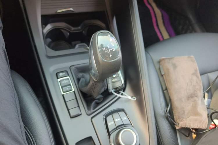 Used BMW X1 2018 sDrive20Li Leading Model Gear Lever