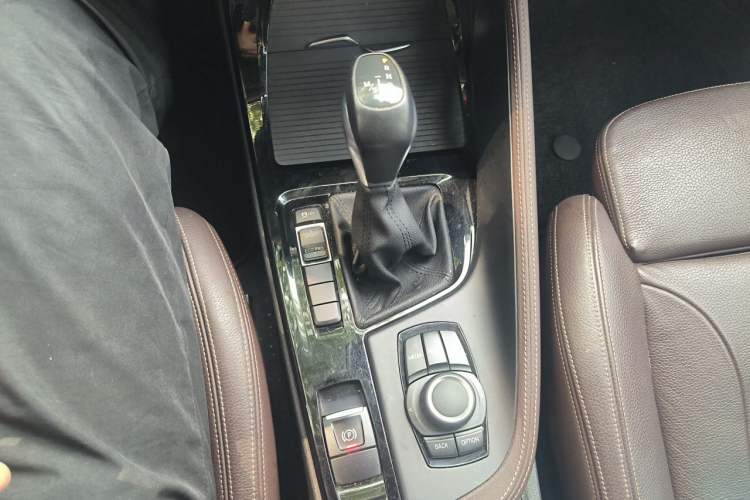 Used BMW X1 2018 sDrive18Li Luxury Model Gear Lever