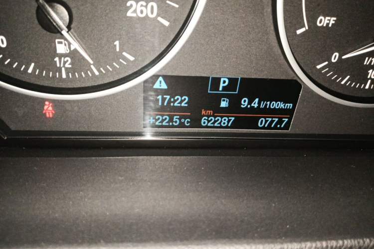 Used BMW X1 2018 sDrive18Li Luxury Model Odometer Close Up