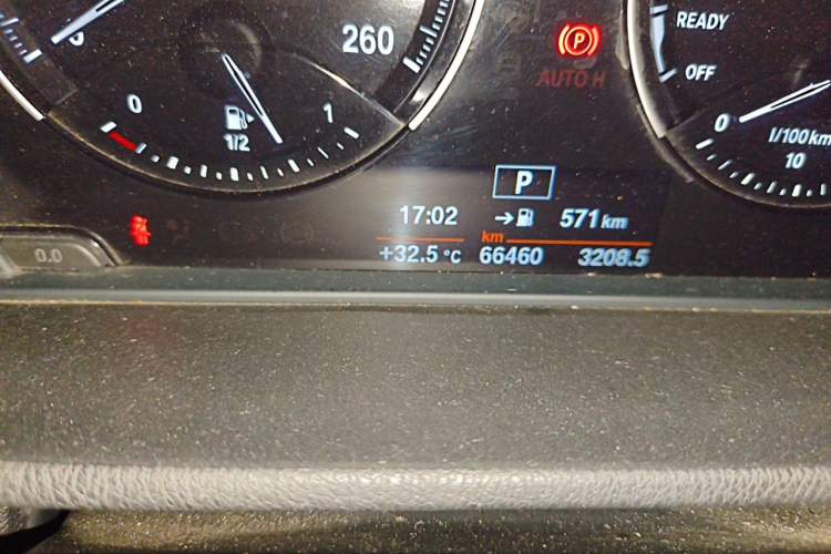 Used BMW X1 2018 sDrive20Li Leading Model Odometer Close Up