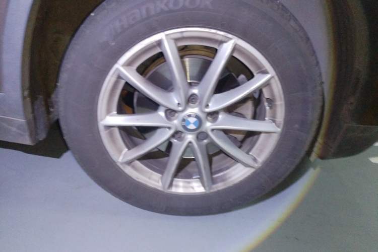 Used BMW X1 2018 sDrive18Li Fashion Model Right Front Wheel Hub