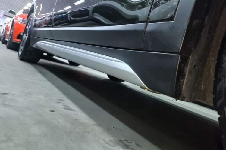 Used BMW X1 2018 sDrive18Li Luxury Model Right Side Sill