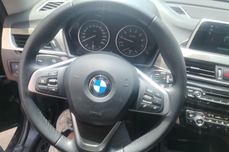 Used BMW X1 2018 xDrive20Li Luxury Edition Steering Wheel