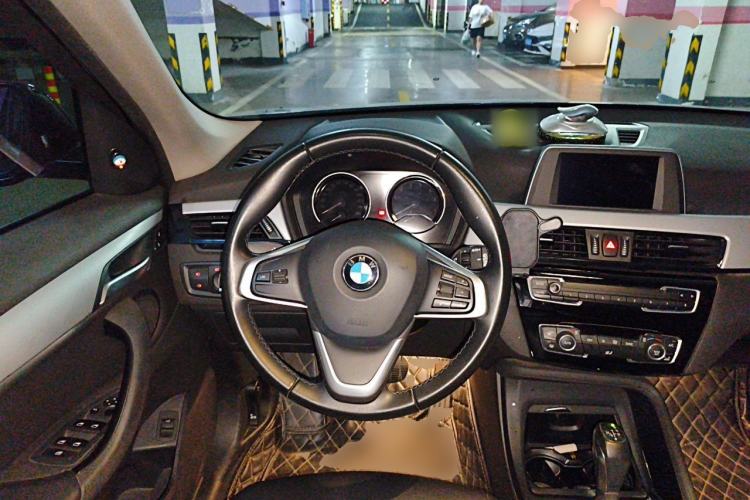 Used BMW X1 2018 sDrive20Li Leading Model Steering Wheel