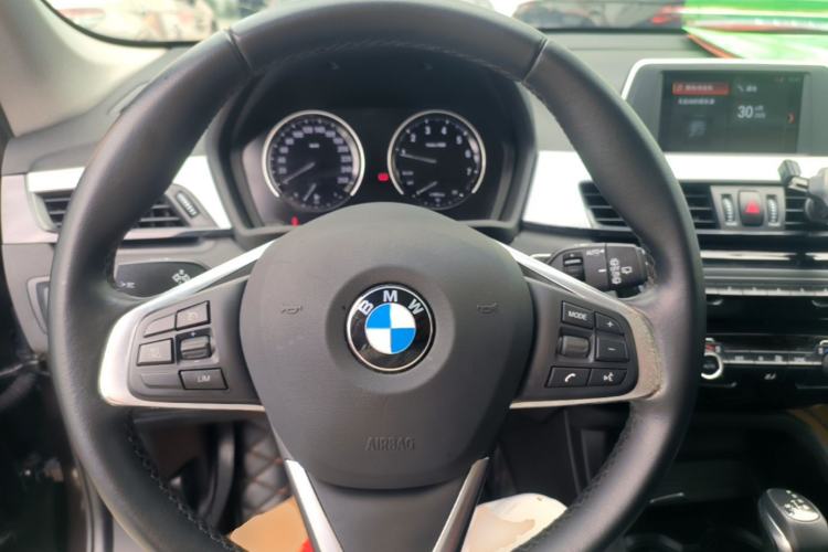 Used BMW X1 2018 sDrive18Li Fashion Model Steering Wheel