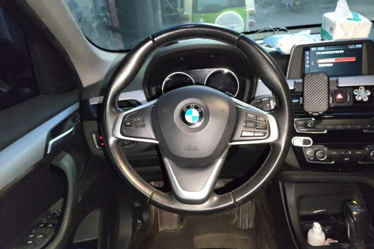 Used BMW X1 2018 sDrive18Li Fashion Model Steering Wheel