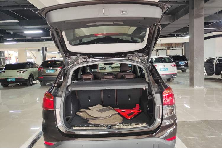 Used BMW X1 2018 sDrive18Li Luxury Model Trunk