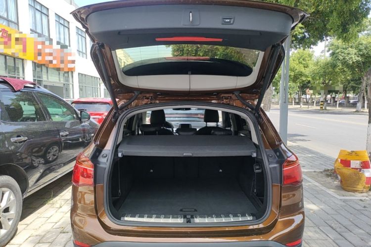 Used BMW X1 2018 sDrive20Li Leading Model Trunk