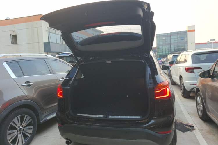 Used BMW X1 2018 sDrive20Li Leading Model Trunk