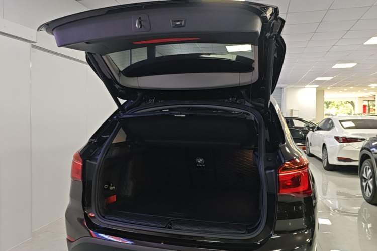 Used BMW X1 2018 sDrive20Li Leading Model Trunk