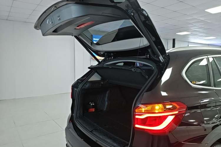 Used BMW X1 2018 sDrive20Li Leading Model Trunk