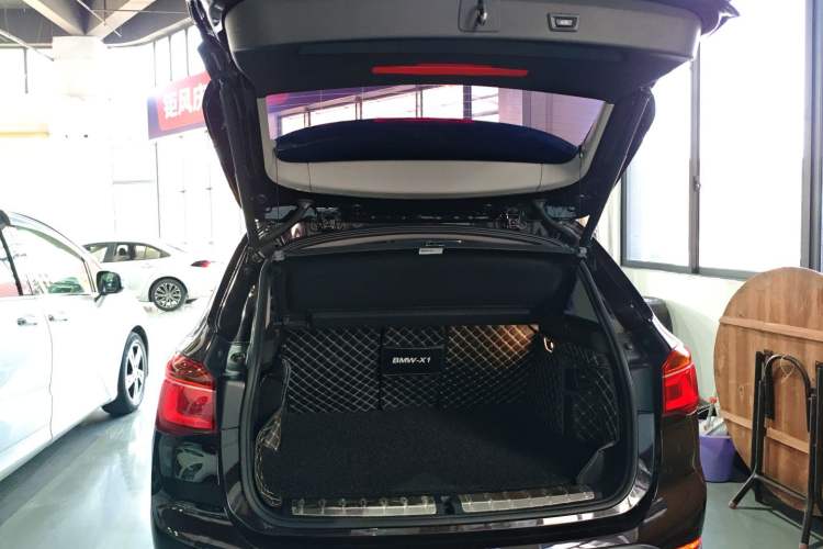Used BMW X1 2018 xDrive20Li Luxury Edition Trunk