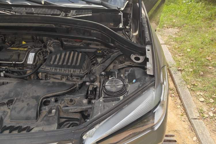 Used BMW X1 2018 sDrive18Li Fashion Model Engine Bay Left