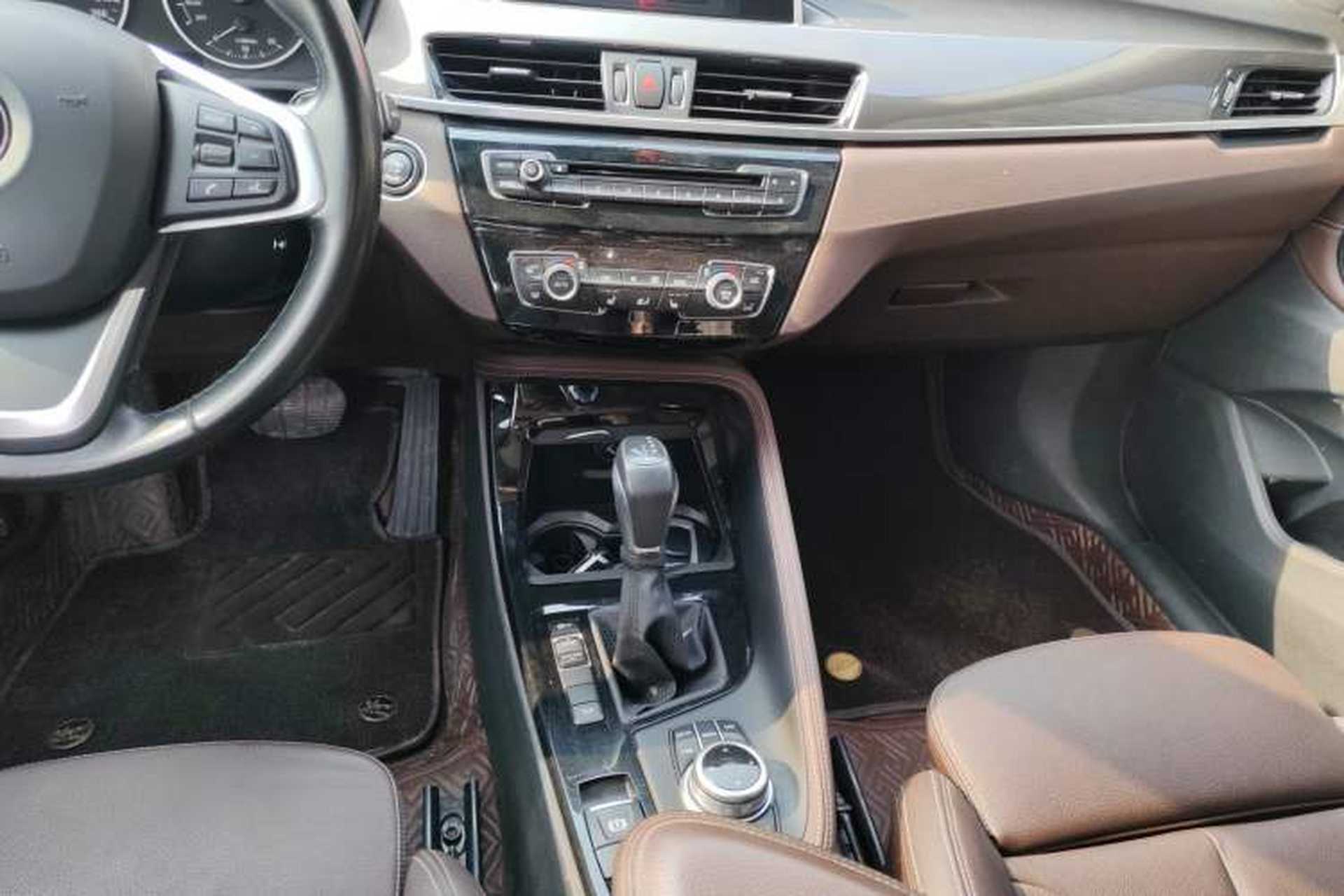 Used BMW X1 2018 xDrive20Li Luxury Edition Gear Lever