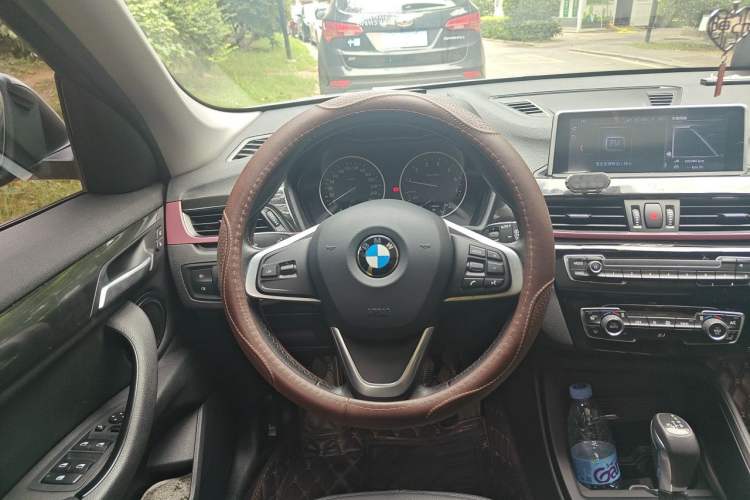 Used BMW X1 2018 sDrive18Li Fashion Model Steering Wheel