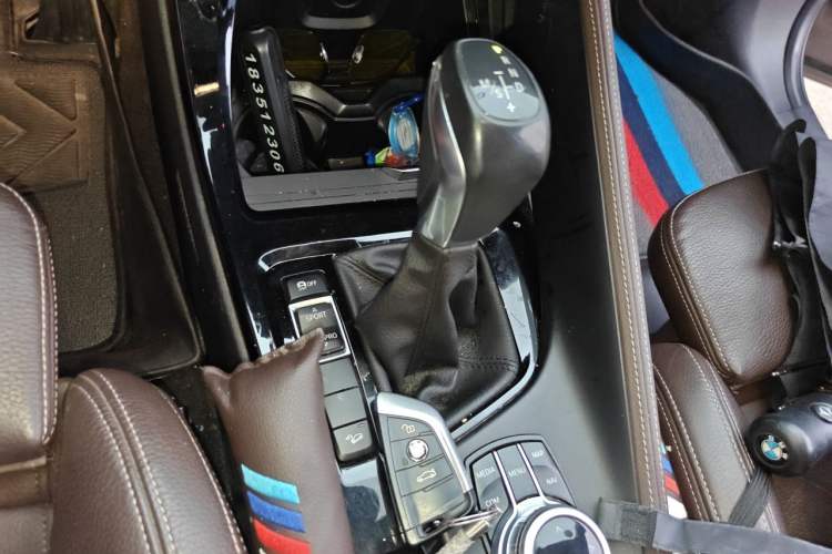 Used BMW X1 2018 xDrive20Li Luxury Edition Gear Lever