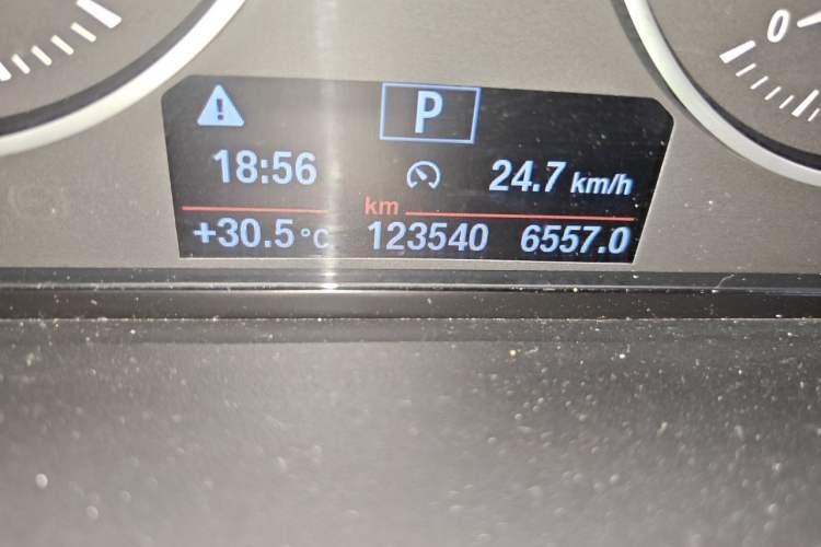 Used BMW X1 2018 xDrive20Li Luxury Edition Odometer Close Up
