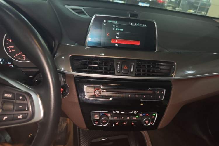 Used BMW X1 2018 xDrive20Li Luxury Edition Audio And AC Panel