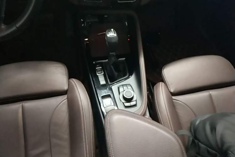 Used BMW X1 2018 sDrive18Li Luxury Model Gear Lever
