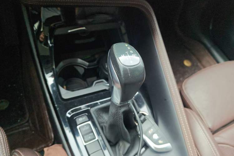 Used BMW X1 2018 sDrive18Li Luxury Model Gear Lever