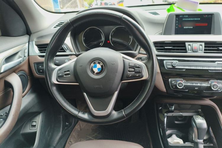 Used BMW X1 2018 sDrive18Li Fashion Model Steering Wheel