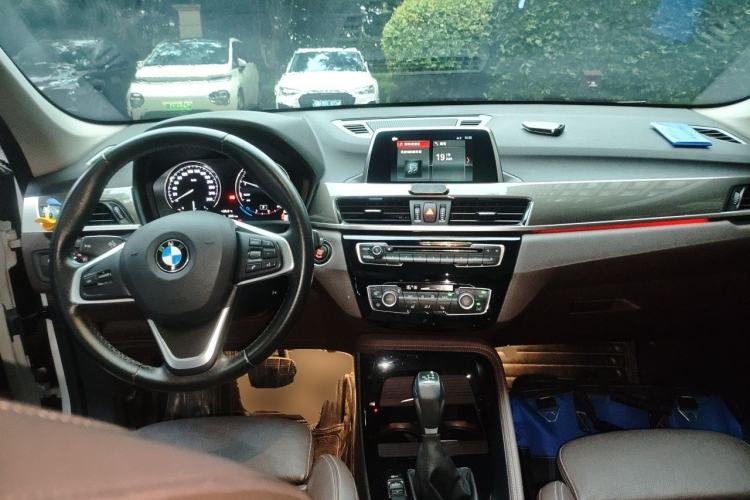 Used BMW X1 2018 xDrive20Li Luxury Edition Center Console