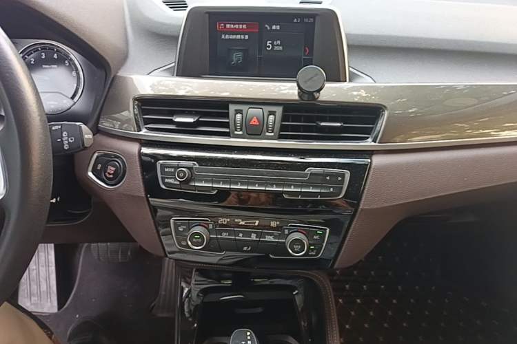 Used BMW X1 2018 sDrive18Li Luxury Model Audio And AC Panel
