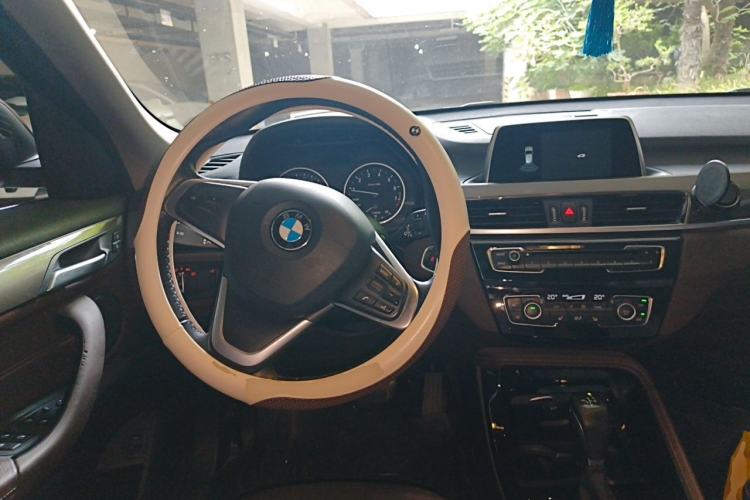 Used BMW X1 2018 xDrive20Li Luxury Edition Steering Wheel