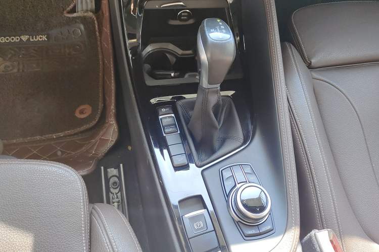 Used BMW X1 2018 xDrive20Li Luxury Edition Gear Lever